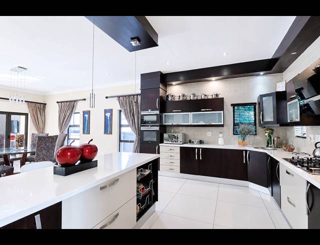 4 BEDROOM GOLF ESTATE FOR SALE IN BLUE VALLEY GOLF ESTATE